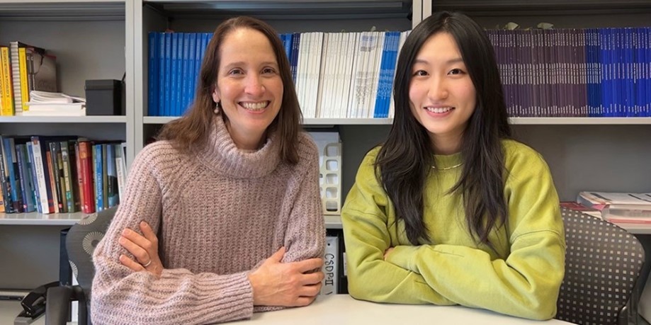 Nancy McElwain (left) and Xiaomei Li, Department of Human Development and Family Studies, looked at how toddler-mother attachment impacted adolescents’ ability to gauge trustworthiness in strangers. Credit: Kexin Hu/ University of Illinois