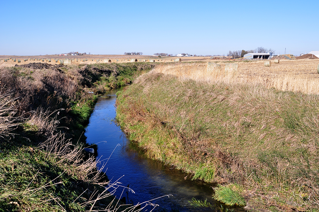 Example of water management practice. Improved drainage management could significantly reduce water quality problems and related environmental and human health risks. Image courtesy of Lynn Betts, SWCS. NRCS.